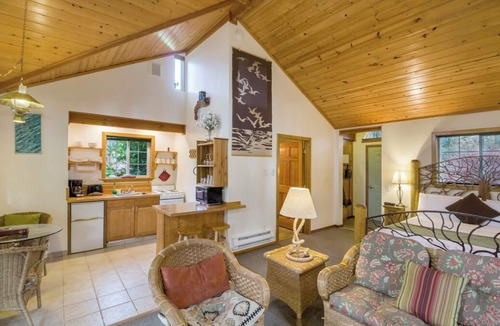 Eastsound Cabin | Deluxe Garden Studio w/Bunk House