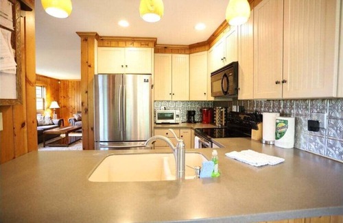 Thornton House | Deluxe Private 4 Bed Home, Pet Friendly near WV!