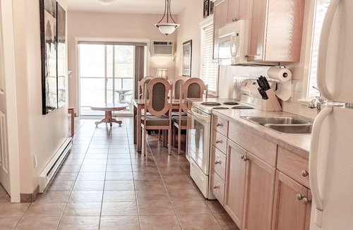 Osoyoos Condo | Desert Surfside Waterfront Accommodations