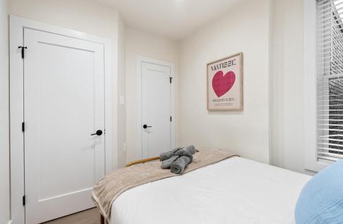 Columbia Heights House | Designer 3-Bedroom Home with King Bed, Family-Friendly, Columbia Heights