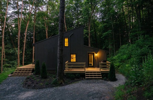 Quechee Cabin | Designer Cabin w/Quechee Club Access - Pool, Spa, Ski - Sleeps 8