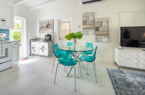 Middle River Terrace House | Designer Pool Home! BNR Vacation Rentals