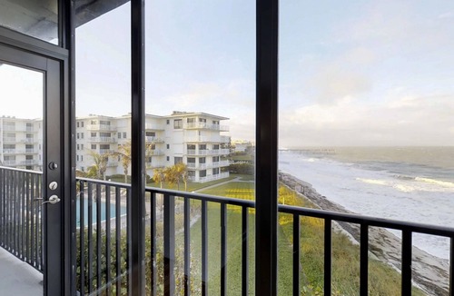 Central Beach Condo | Direct Ocean Front, Stunning Views from every room.