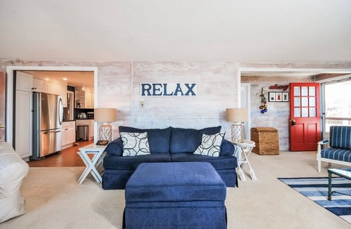Sandwich House | Direct Oceanfront -Private Beach Access - Panoramic Cape Cod Bay Views