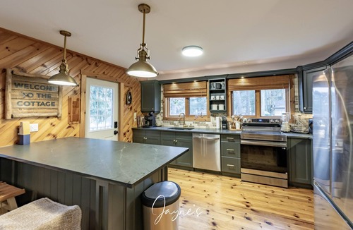 Torrance Cottage | Dock n Dive