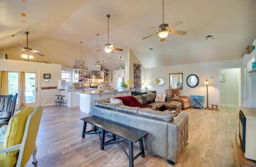 Tia Juana House | Dock, Views & Grill: Spacious Grand Lake Lodge