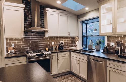 North Creek House | Dog Friendly - Central AC - Light Rail to Seattle