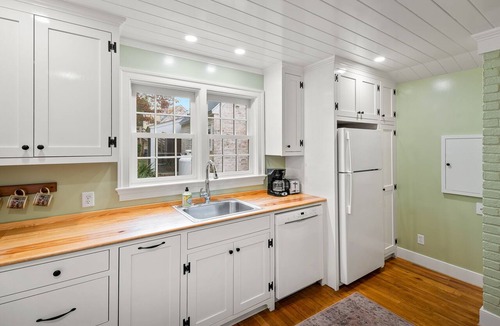 Batesville Cottage | Dog Friendly Cottage Close to UVA