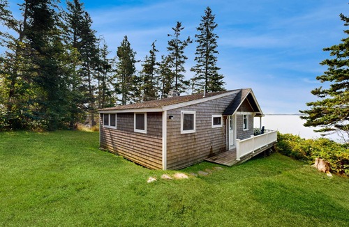 Port Clyde Cottage | Dog-friendly oceanfront cottage with views