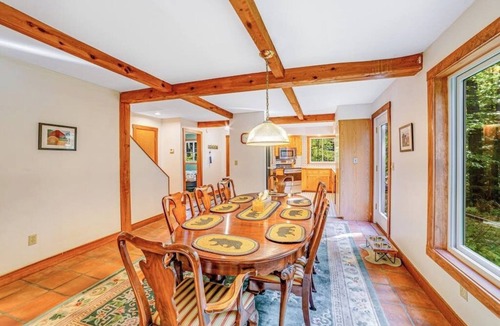 South Londonderry House | Dog-friendly vacation home with fast WiFi & washer/dryer - near ski areas