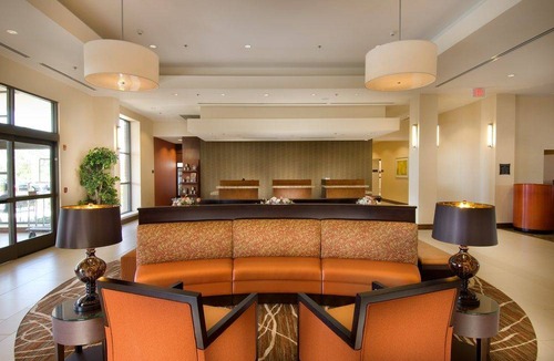 Dulles Town Center Hotel | DoubleTree by Hilton Sterling - Dulles Airport