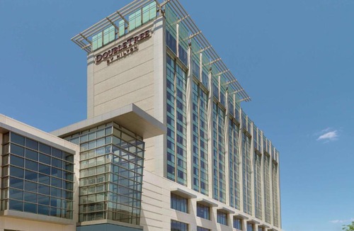 Cedar Rapids Hotel | DoubleTree by Hilton Hotel Cedar Rapids Convention Complex