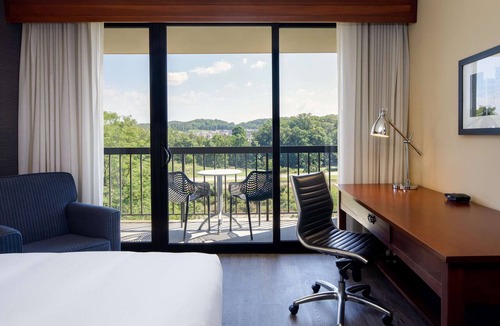 Mars Hotel | DoubleTree by Hilton Pittsburgh - Cranberry