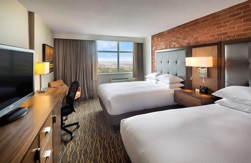 Northeast Mississauga Hotel | DoubleTree by Hilton Toronto Airport