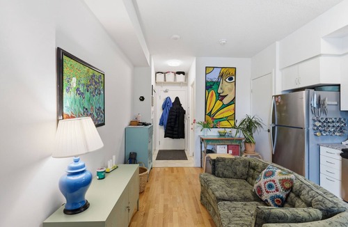 Fort York Apartment | Downtown Bachelor Steps to Transit, Dining & Nightlife