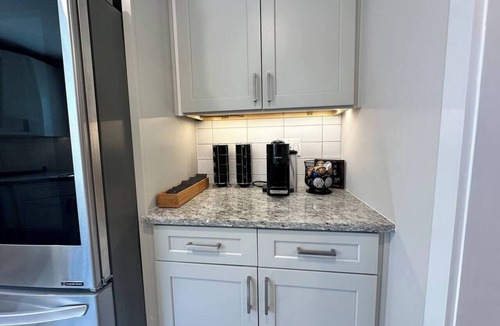 Leesburg House | Downtown Retreat with 2 Primary Suites