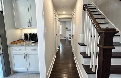 Leesburg House | Downtown Retreat with 2 Primary Suites