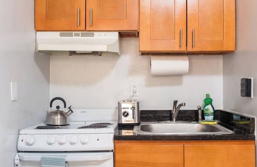 Theatre District Apartment | Downtown Studio Central Location Famous Nightlife Chinatown