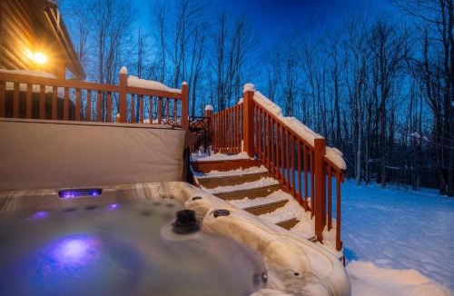 Davis House | Driftland Cabin sauna, hot tub, pizza oven
