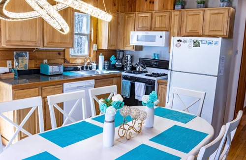 Davis Cabin | Driftland Cabin – sauna, hot tub, pizza oven, kayak