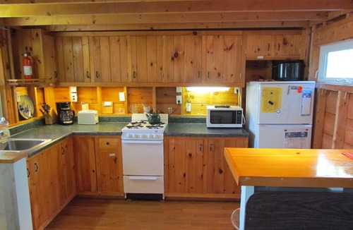 Brooksville Cabin | Driftwood Cottage; cozy oceanfront, 2 Kayaks, Wood Stove, Porch, Sunsets.