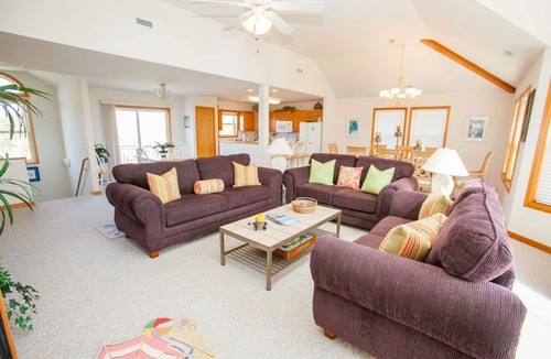 Carolina Dunes House | Duck - Sound View, w/Pool, Hot Tub, Kayaks, Bikes, Billiards & Guest Pantry