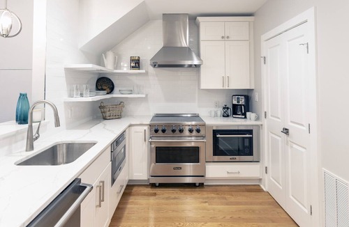 Dupont Circle Apartment | Dupont 5-Star, Walk Score 94, Metro, 2BR