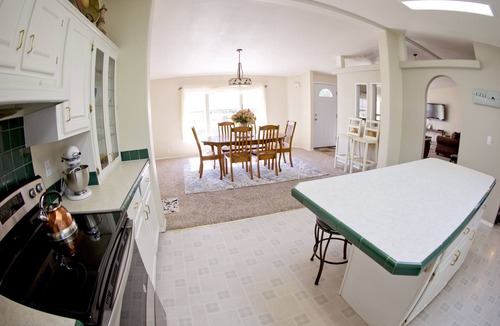 Gem County House | E-Town House, Peaceful Country Escape, Local Gem 1-Mile to Town, Pac-Man Arcade
