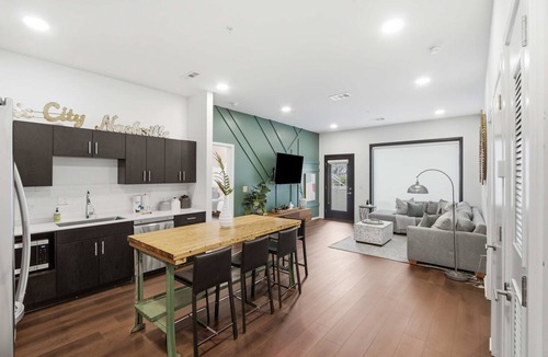 Edgehill Condo | Eco-Friendly Condo with Shared Seasonal Pool, Balcony, and Free WiFi