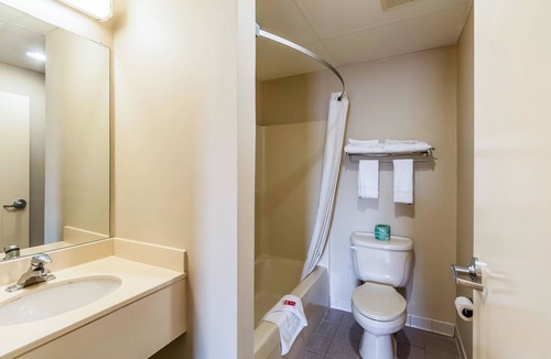 Middletown Hotel | Econo Lodge Inn & Suites Middletown - Winchester South
