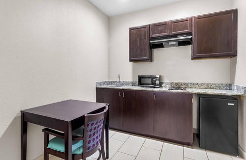 Bryan Hotel | Econo Lodge