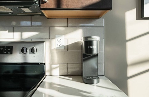 Italian Village Apartment | EJ Thomas Apt. - Short North w/Free Parking