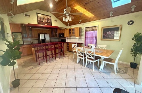 Garrison Apartment | Elegant 3BR Apt/4 Beds/2 Bath/Wi-Fi/Free Parking