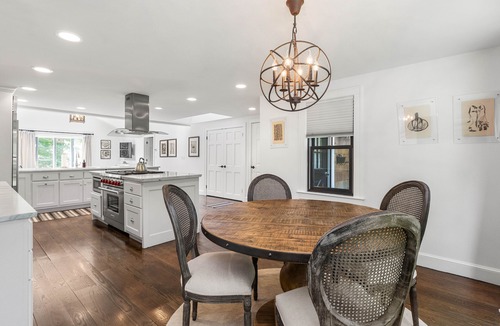 Andover House | Elegant Downtown Retreat 5 Bedrooms & First Floor Primary Suite