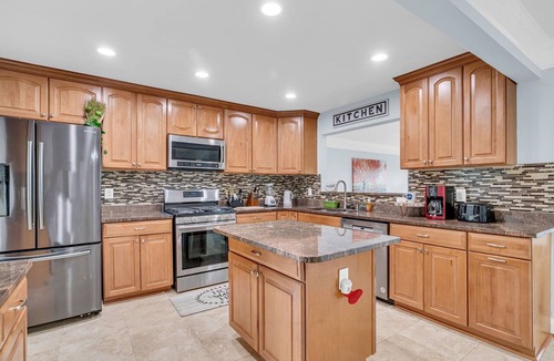 Oak Hill House | Elegant Home- City View/IAD Airport/Prime Location