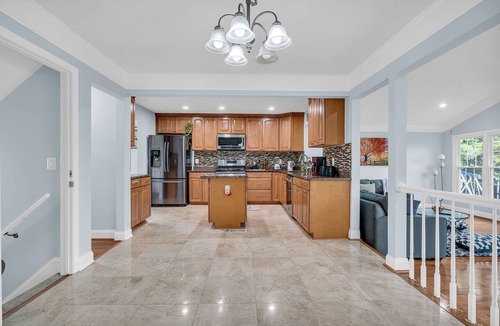 Oak Hill House | Elegant Home- City View/IAD Airport/Prime Location