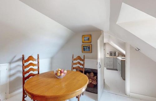 Wiscasset House | Elegant riverside retreat with breathtaking views and modern comforts