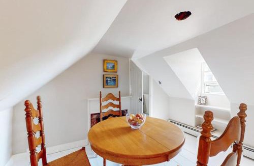 Wiscasset House | Elegant riverside retreat with breathtaking views and modern comforts