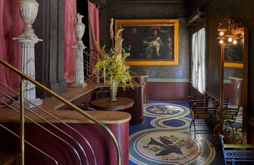 Mount Vernon House | Elegant Room Ideal for Art Enthusiasts w/Vintage Decor in Mt. Vernon, Pets Free