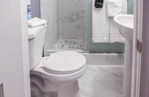 Seabrook Apartment | Elegant Studio Suite - Near DC & Top Attractions