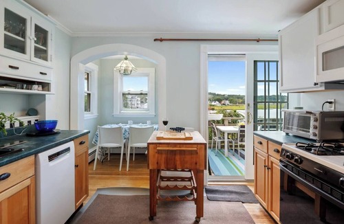 Gloucester Apartment | Elevated Fish & Ships on Canal: Walk to Beach,Park