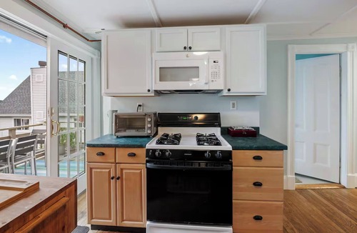 Gloucester Apartment | Elevated Fish & Ships on Canal: Walk to Beach,Park
