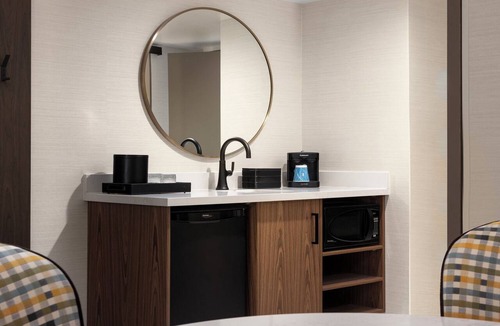 Blue Ash Hotel | Embassy Suites by Hilton Cincinnati Northeast Blue Ash