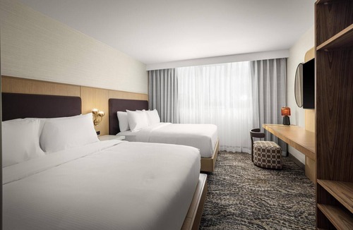 Blue Ash Hotel | Embassy Suites by Hilton Cincinnati Northeast Blue Ash