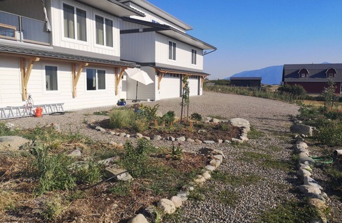 Creston House | Embedded between Selkirk and Purcell Mountains