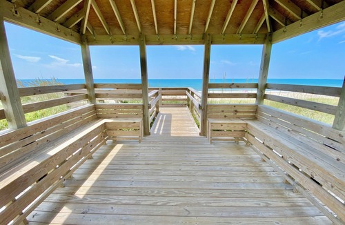 Atlantic Beach Apartment | Enchanting studio with Ocean View, AC, WiFi, pool, mere steps to the sand