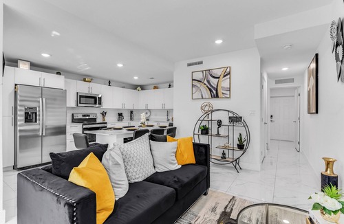 Princeton House | Endless Peace & Luxury (Yellow)