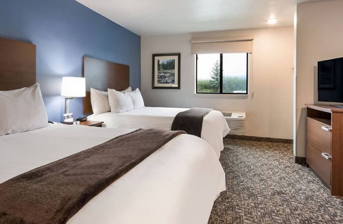 Meridian Hotel | Enjoy Comfort in Pet-Friendly Room with Full Kitchen - Great Location