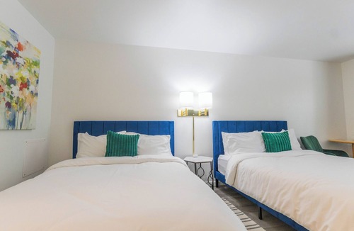 Eureka Springs Historic District Resort | Enjoy the charm of Suite Number 11 at GloryDayz!