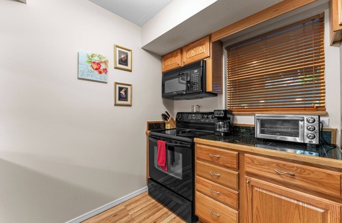 Table Rock Condo | Enjoy the Indoors and Outdoors in this Adorable Condo! This Oasis Allows Pets
